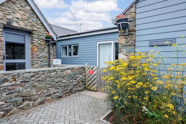 Hen Golchdy: Two bedroom cottage in Aberffraw