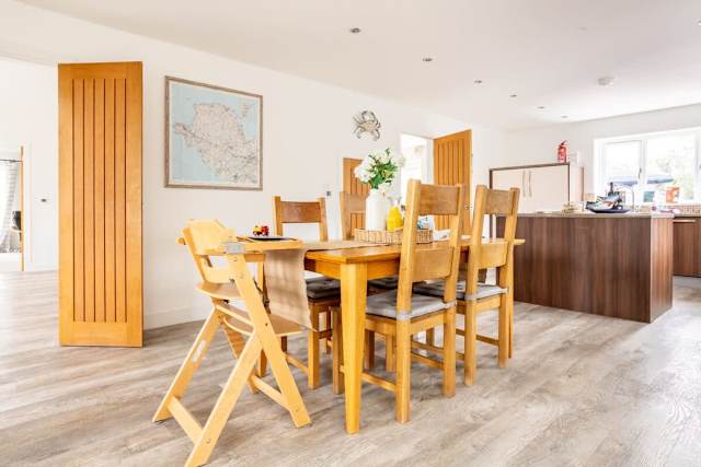 Ty Traeth: 5‑Bed Family Retreat Rhosneigr