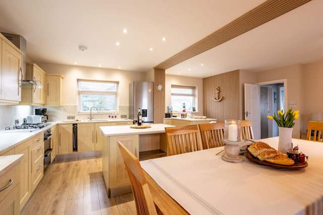 Cwalafila: A spacious holiday home in Rhosneigr, anglesey