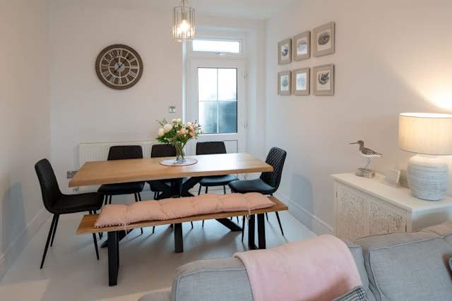 Lakeview : Stylish 4‑Bed Home Rhosneigr