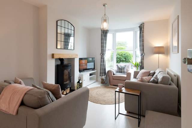 Lakeview : Stylish 4‑Bed Home Rhosneigr