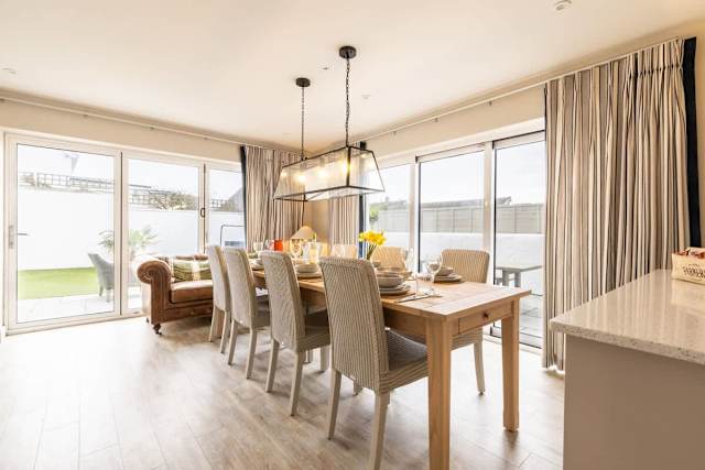 Out of the Blue : Spacious 5‑Bed Home Rhosneigr