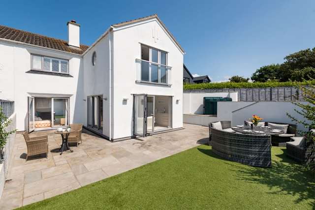 Out of the Blue : Spacious 5‑Bed Home Rhosneigr