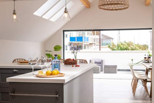 Llys Y Celeste: 5 bedroom pet-friendly holiday home in Rhosneigr