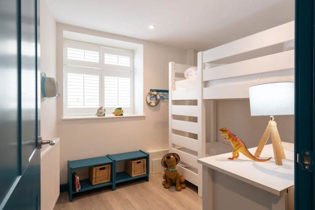 Llys Y Celeste: 5 bedroom pet-friendly holiday home in Rhosneigr