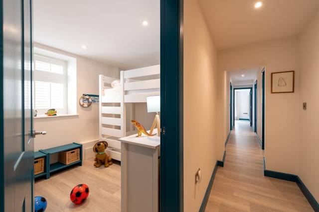 Llys Y Celeste: 5 bedroom pet-friendly holiday home in Rhosneigr