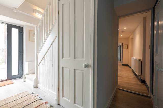 Llys Y Celeste: 5 bedroom pet-friendly holiday home in Rhosneigr