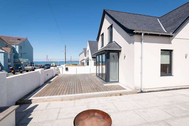Trem Y Don: 5‑Bed Beachside Retreat Rhosneigr