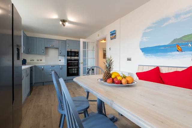 The Moorings : 5 Bed home near the beach