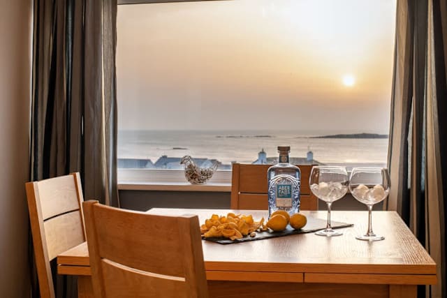 Bay View: A two bed, pet-friendly holiday apartment in Rhosneigr
