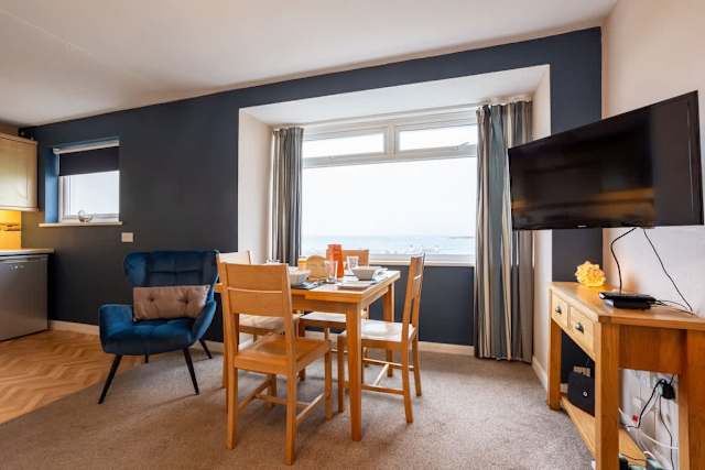Bay View: A two bed, pet-friendly holiday apartment in Rhosneigr