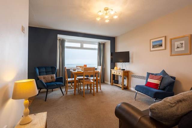 Bay View: A two bed, pet-friendly holiday apartment in Rhosneigr