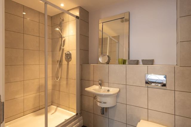 4 Y Bonc: A modern, spacious holiday home.