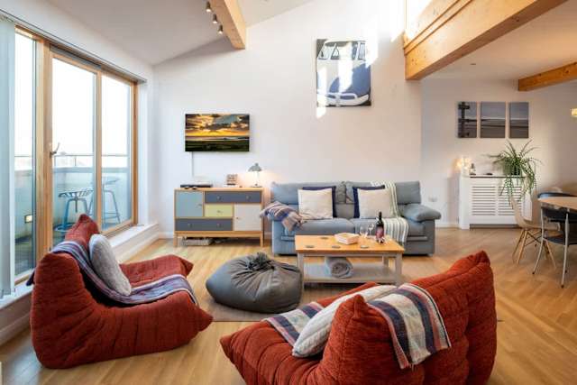 4 Y Bonc: A modern, spacious holiday home.