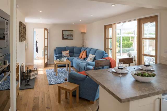 Chelford: Pet-friendly holiday home, for 6 in Rhosneigr