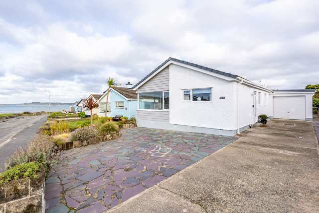 Hafan: Pet-friendly beach-front holiday cottage in Rhosneigr