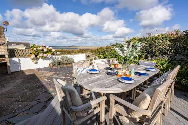 Hafan: Pet-friendly beach-front holiday cottage in Rhosneigr