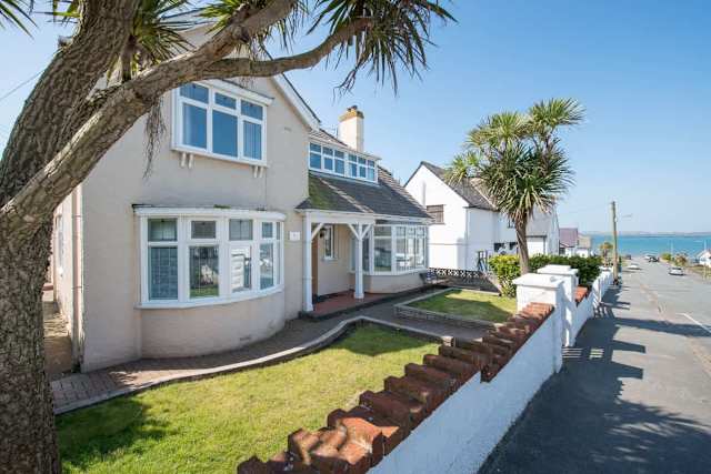 Hen Gi Mor: Pet-friendly home in Rhosneigr for 8
