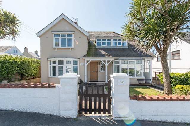 Hen Gi Mor: Pet-friendly home in Rhosneigr for 8