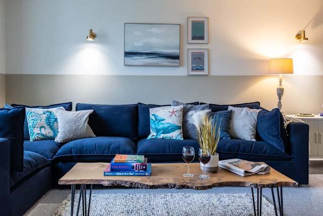 Lakeside: Rhosneigr family villa for up to 8 guests