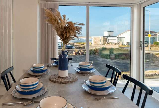 Morawelon: 100m from the beach in Rhosneigr