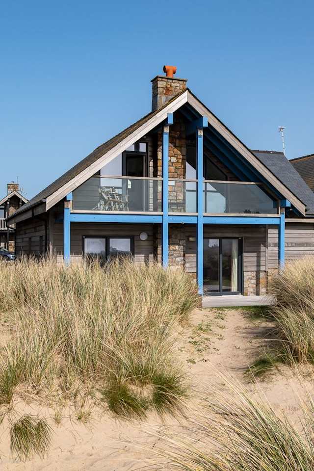 Niwl Y Mor: Beachfront Rhosneigr cottage for 6 guests