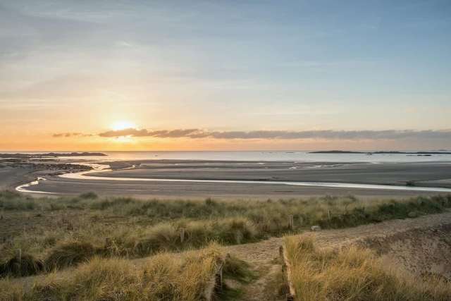 Niwl Y Mor: Beachfront Rhosneigr cottage for 6 guests