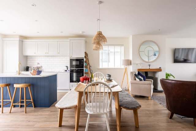 Off the Hook : Pet-Friendly 3‑Bed Bungalow Rhosnei