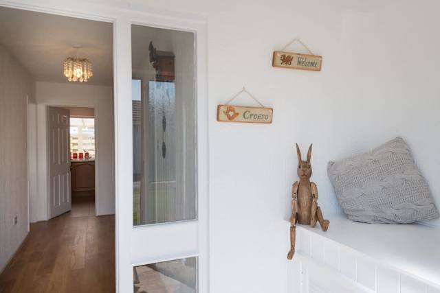 Rhonwil : Pet-Friendly 3‑Bed Bungalow Rhosneigr