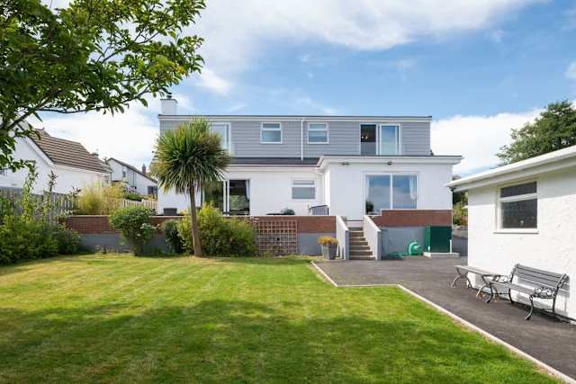 Sandaig: Pet-Friendly 4‑Bed Home Benllech