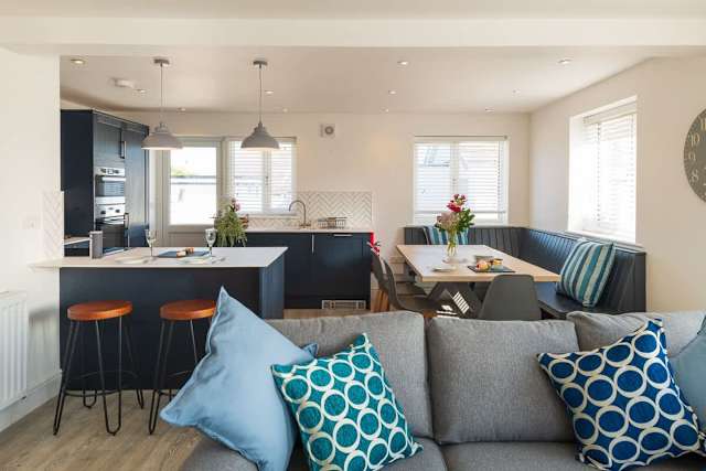 Spring Tide : Refurbished 4‑Bed Home Rhosneigr
