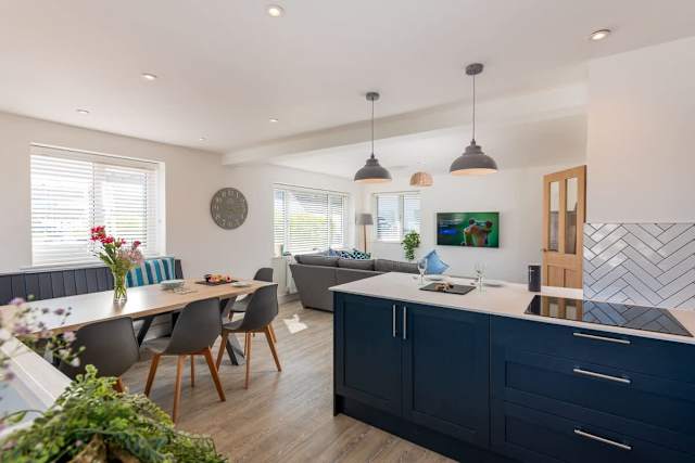 Spring Tide : Refurbished 4‑Bed Home Rhosneigr