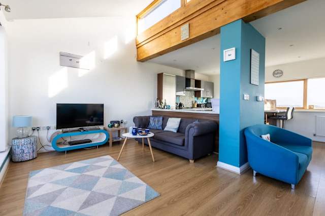 The View: 4‑Bed Beach Retreat Rhosneigr