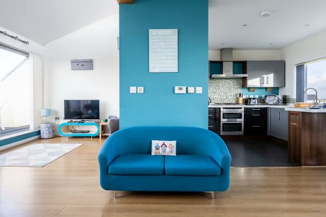 The View: 4‑Bed Beach Retreat Rhosneigr