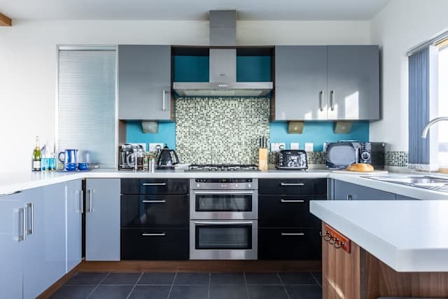 The View: 4‑Bed Beach Retreat Rhosneigr