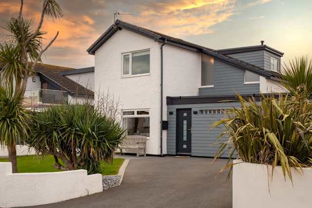 Cae Cloc: A pet-friendly cottage in Rhosneigr, Anglesey