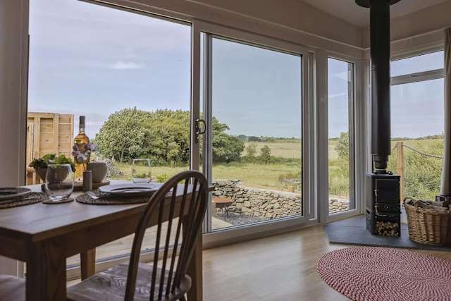 The Hoot : Pet-Friendly Studio Llanfaelog