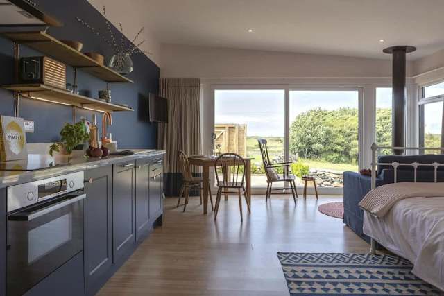 The Hoot : Pet-Friendly Studio Llanfaelog