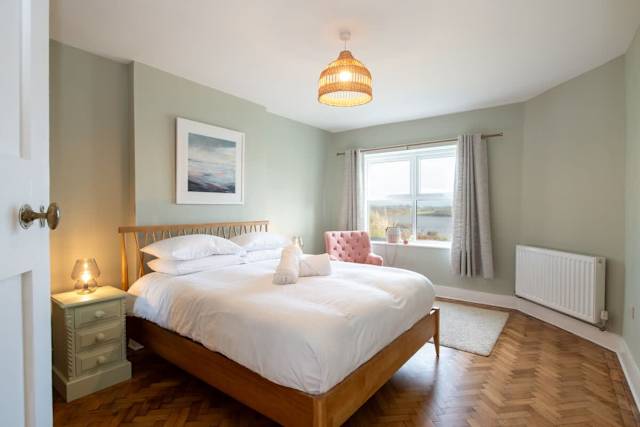 Tyn Pwll: 5‑Bed Detached House Rhosneigr