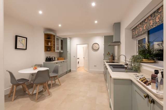 Tyn Pwll: 5‑Bed Detached House Rhosneigr