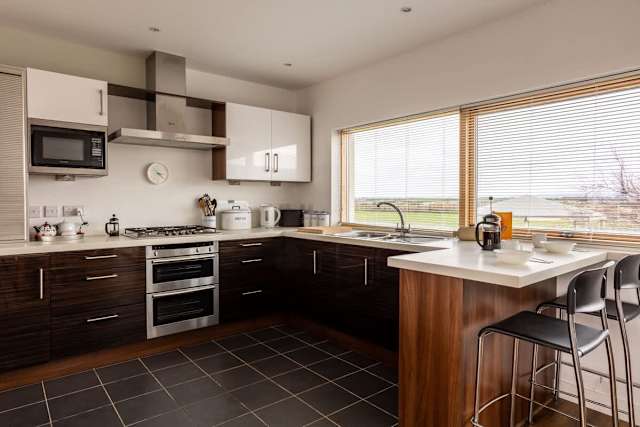 Sea Sway : Modern 4‑Bed Townhouse Rhosneigr