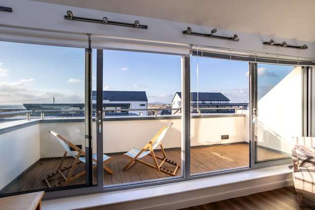 Sea Sway : Modern 4‑Bed Townhouse Rhosneigr