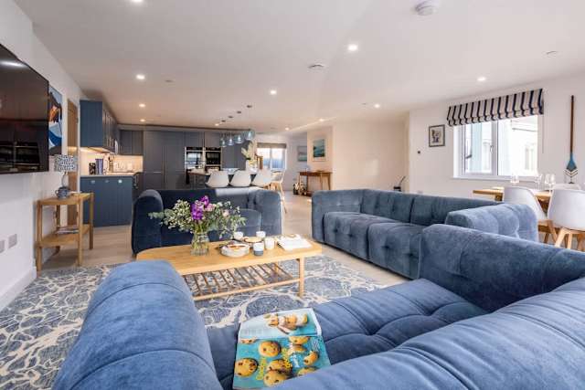 The Old Pottery: 6‑Bed Beach House Rhosneigr