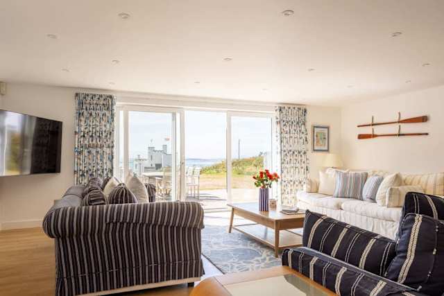 Gardd Nain: Stunning 4-Bed Coastal Retreat with Sea Views, Sleeps 9