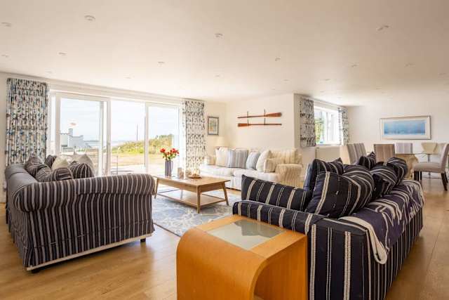 Gardd Nain: Stunning 4-Bed Coastal Retreat with Sea Views, Sleeps 9