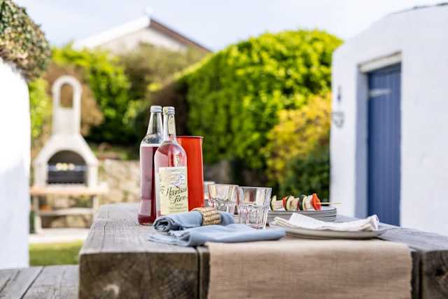Braeside: Pet-Friendly Holiday Home for 6 in Rhosneigr