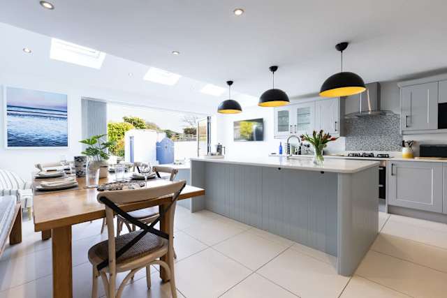 Braeside: Pet-Friendly Holiday Home for 6 in Rhosneigr