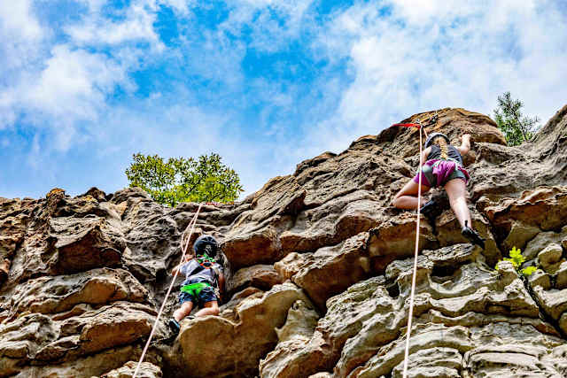 Close by hiking and rock climbing at Little River Canyon