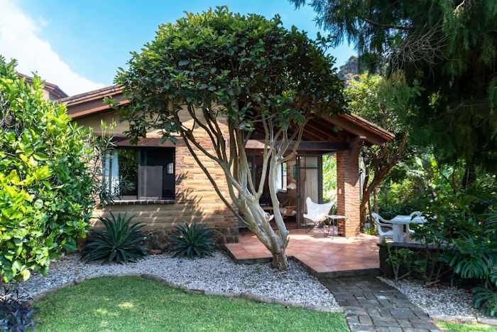 Scenic Cabin in the nature of magical Tepoztlán