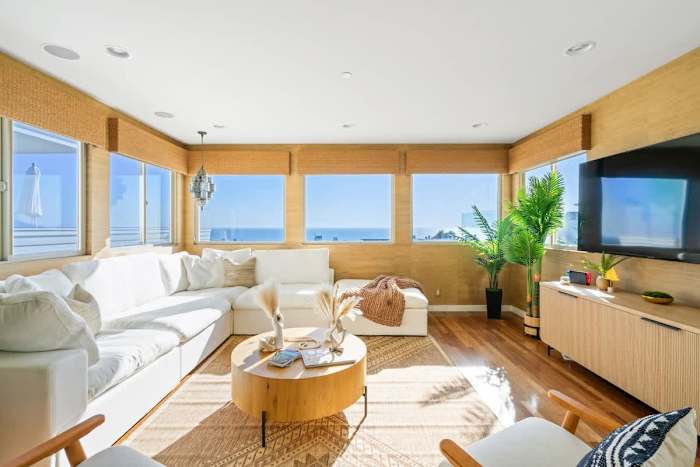 Sunny Home by the Beach | Free Parking photo 2